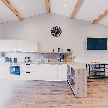 Grosse Ferienwohnung Mit Balkon Und Perfekter Lage Eggenthal Exterior foto