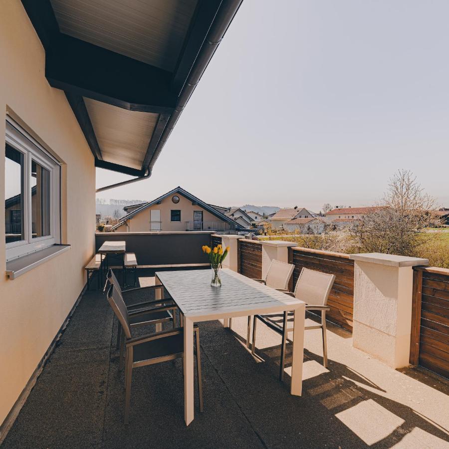 Grosse Ferienwohnung Mit Balkon Und Perfekter Lage Eggenthal Exterior foto