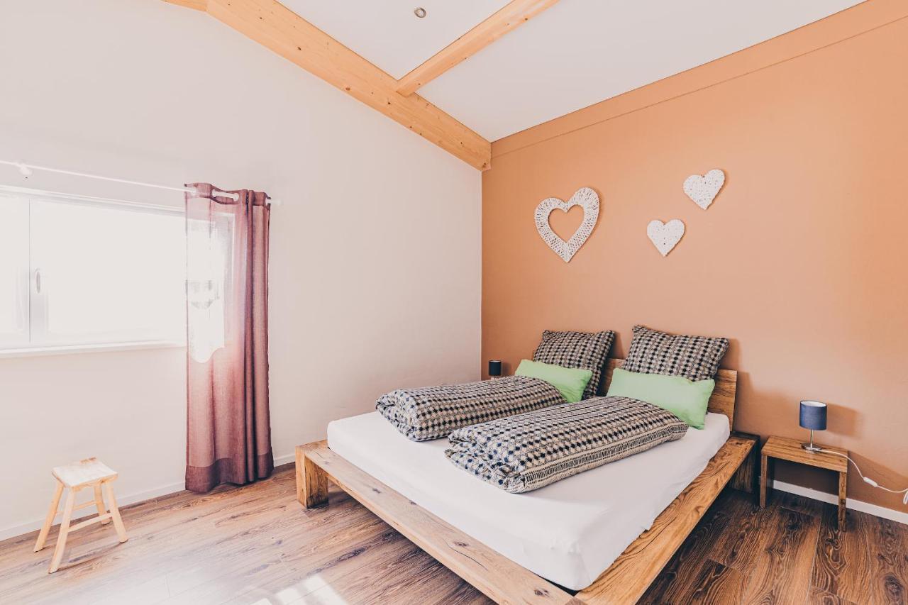 Grosse Ferienwohnung Mit Balkon Und Perfekter Lage Eggenthal Exterior foto